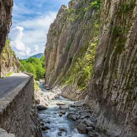 Отель Le Refuge Des Sources